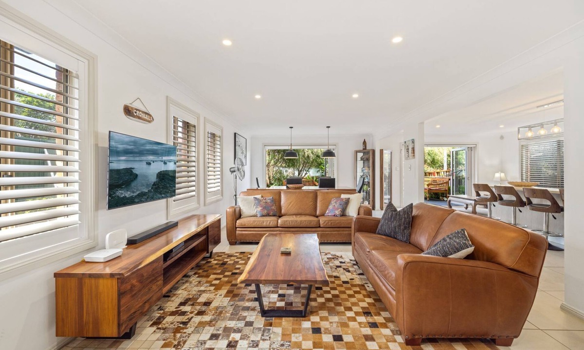 Cronulla Apartment | FULLY FURNISHED HOME WALK TO ELOUERA BEACH