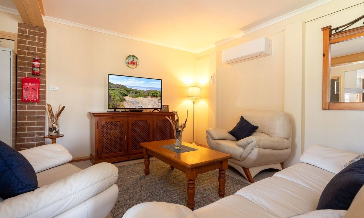 Culburra Beach Apartment | Fun and Sun - comfortable downstairs apartment with private yard