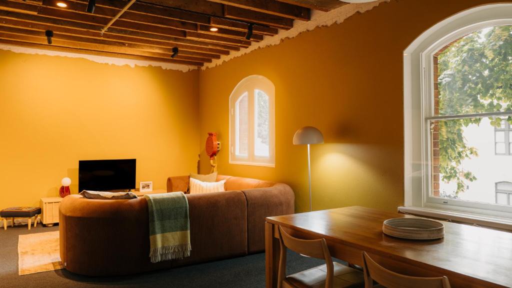 Sullivan's Cove Apartment | Gibson Mill waterfront warehouse apartment - 101