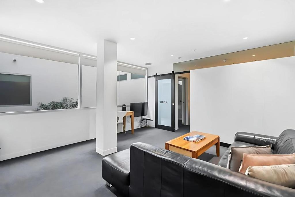 Sullivan's Cove Apartment | Gibson Mill waterfront warehouse apartment - 204