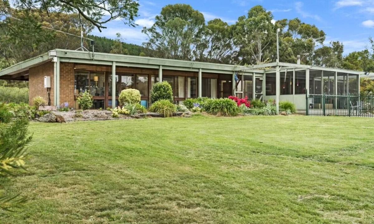 Gisborne House | Gisborne Peak Winery - Blue Gum Guest House