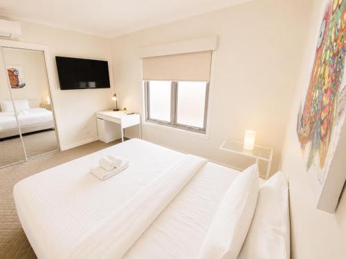 Brunswick East House | Glenlyon Rd - Comfortable Premium Accommodation