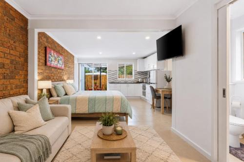 Rosebud House | Golfside Getaway 2 by Ready Set Stay