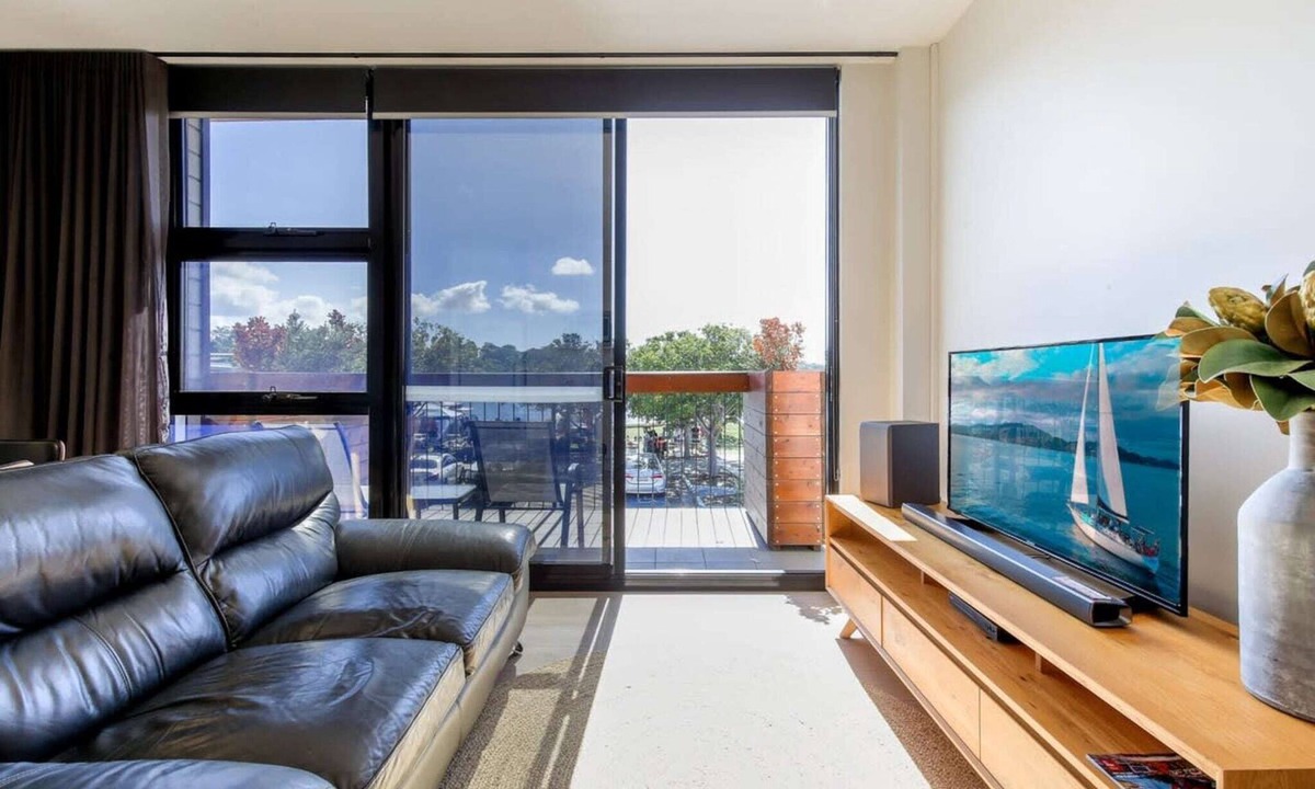 Batemans Bay Apartment | Gorgeous 2-Bed Apartment By Shops