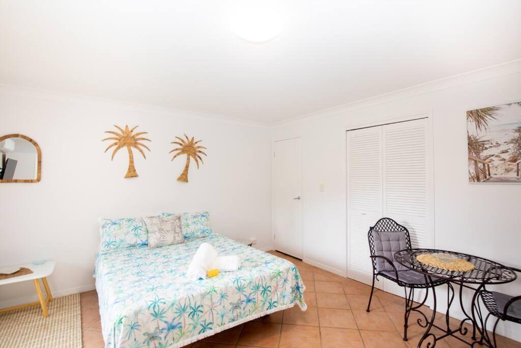 Point Lookout Apartment | GORGEOUS STUDIO + 100M TO BEACH + POOL