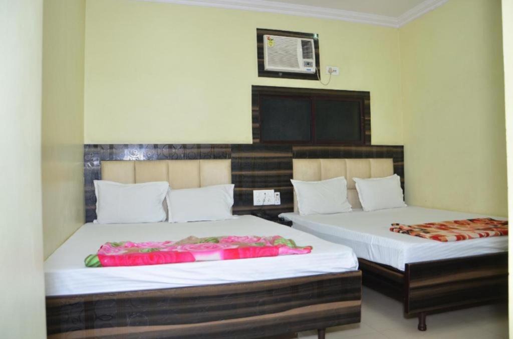 Kolkata House | Goroomgo Dev Guest House Howrah, Kolkata