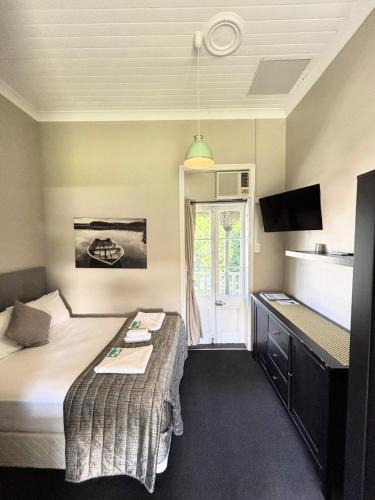 Mount Morgan Hotel | Grand Hotel Mount Morgan