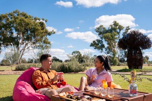 Dargal Road Villa | Grapeview Cottage at Western Queensland Spirit