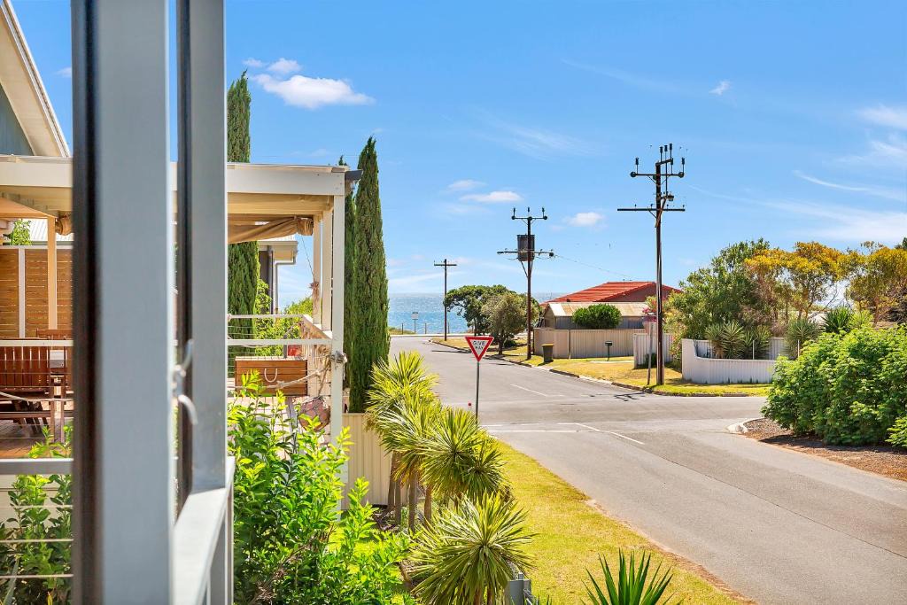 Aldinga Beach House | Green Reef Beach House - Aldinga Beach - C21 SouthCoast Holidays