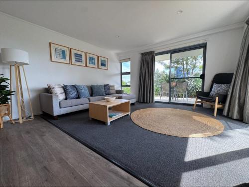 Batehaven Apartment | Ground Floor Spa Apartment Corrigans Cove