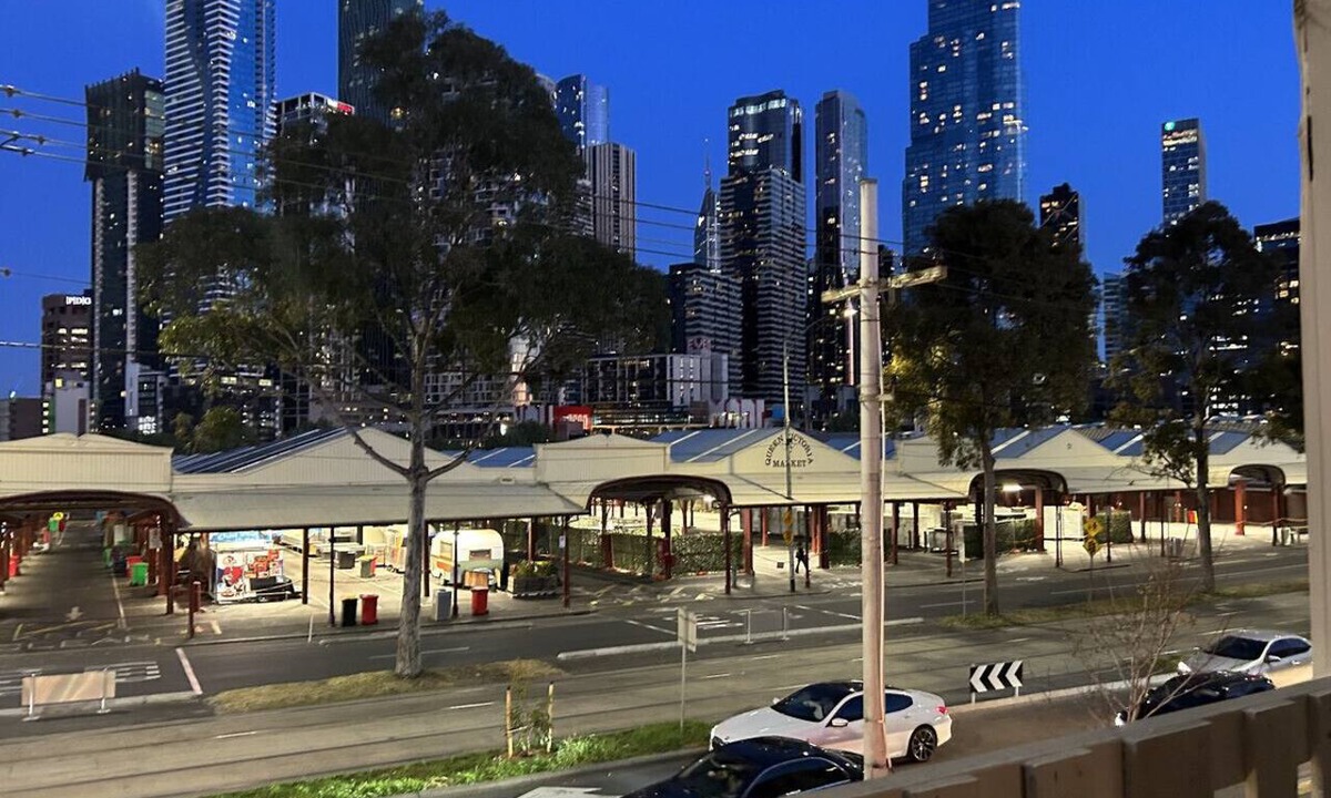 Melbourne Central Business District Apartment | Groups welcome! Opp Vic Markets. Tram on doorstep