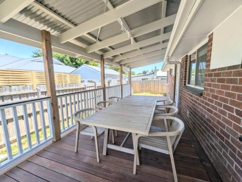 Croydon House | Gwendoline Cottage, Pets, Main St. Station