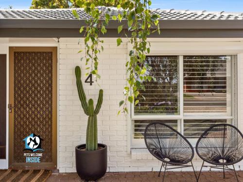 Encounter Bay House | Hampton's Style Holiday Retreat - close to the beach!