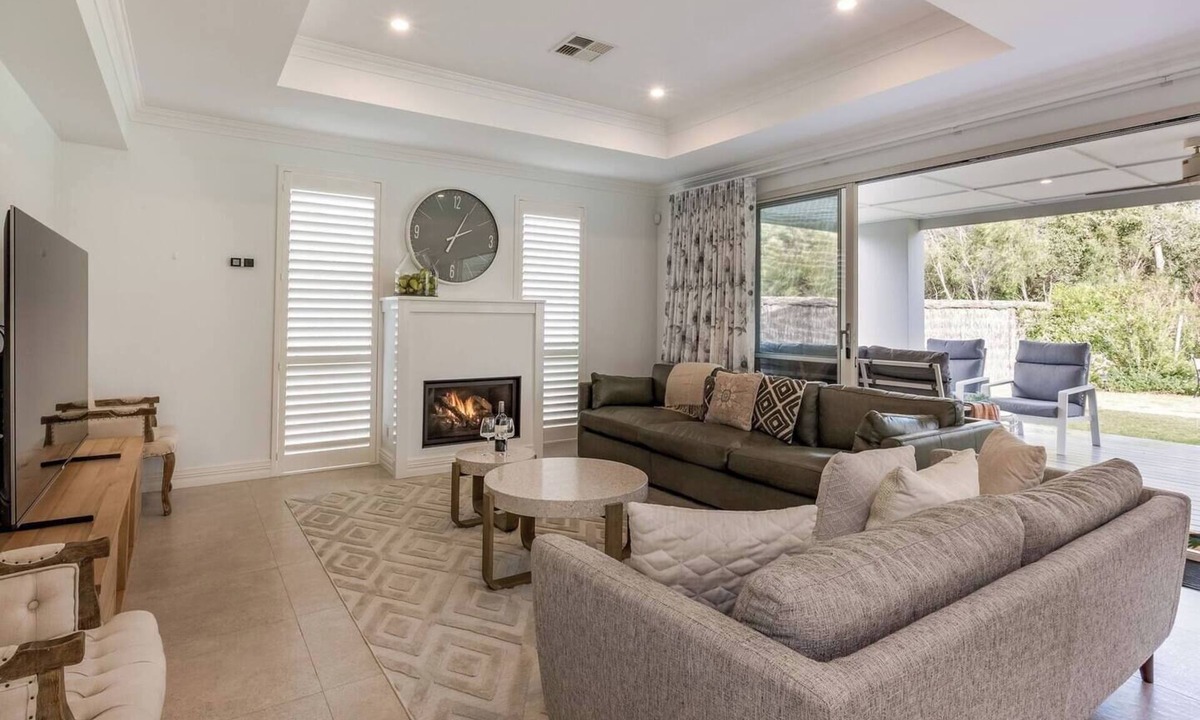 Dunsborough House | Hamptons By The Green Grand Golfside Retreat
