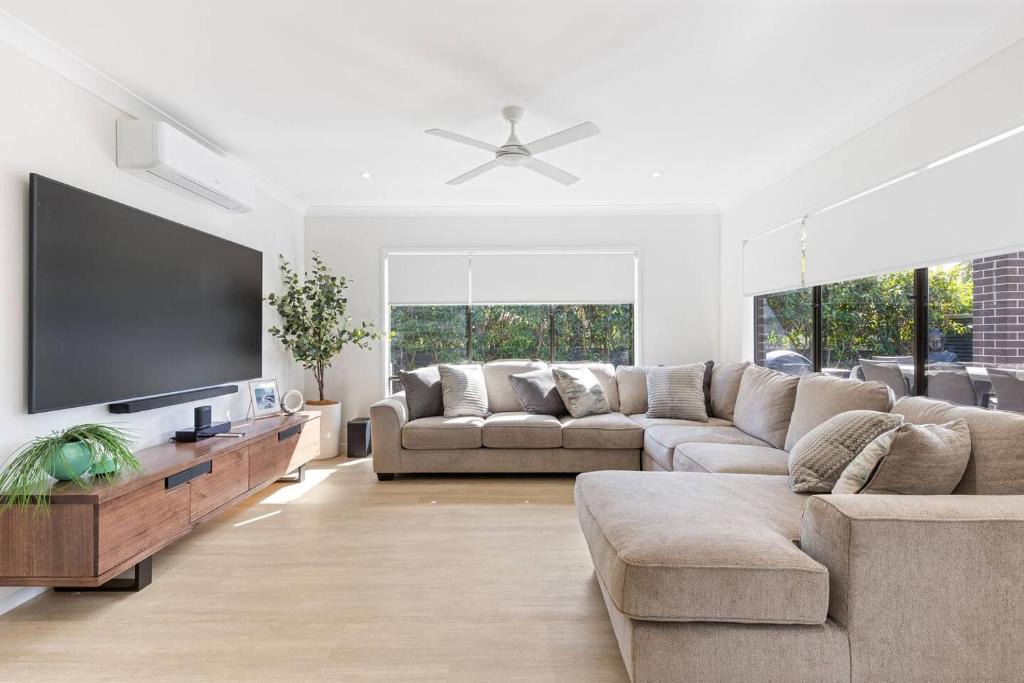 Urangan House | Hamptons Chic at Hervey Bay - Refined Family Getaway