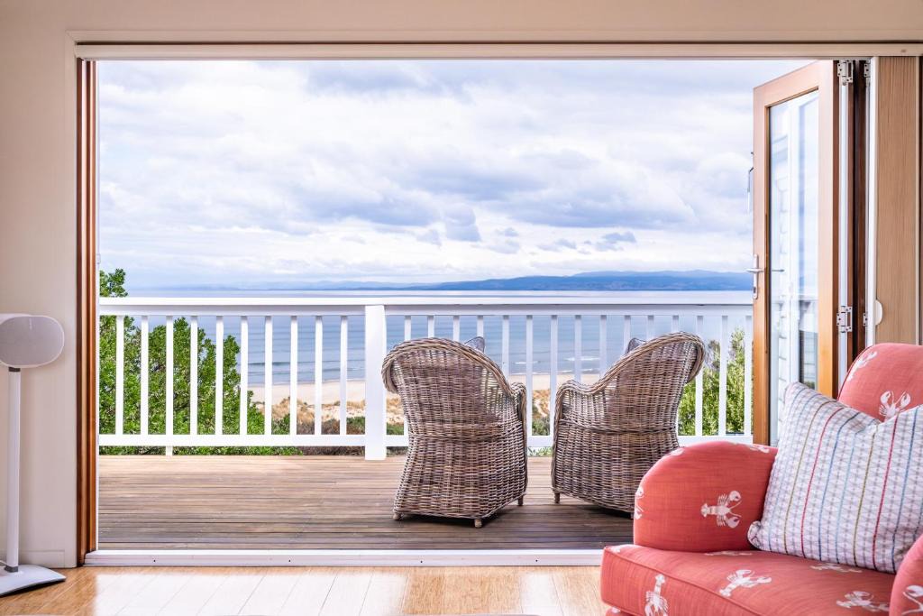 Coles Bay House | Hamptons Hideaway - Freycinet Holiday Houses