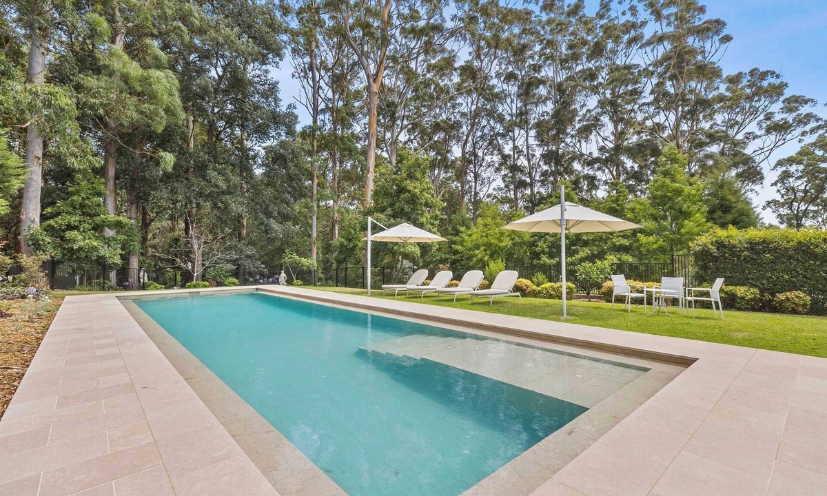 Terrigal House | Hamptons Style | Heated Pool, Acres, Sleeps 8
