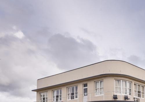 Penguin Hostel | Happy Backpacker