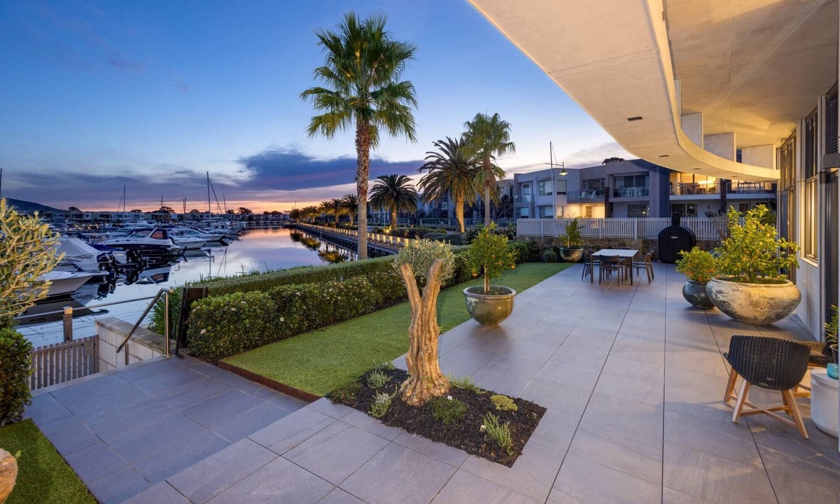 Safety Beach Apartment | Harbourside Sunset Terrace | Marina Views & Living