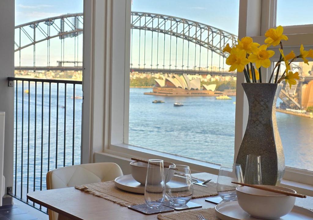 McMahons Point Apartment | Harbourview Studio with Iconic Fireworks Views