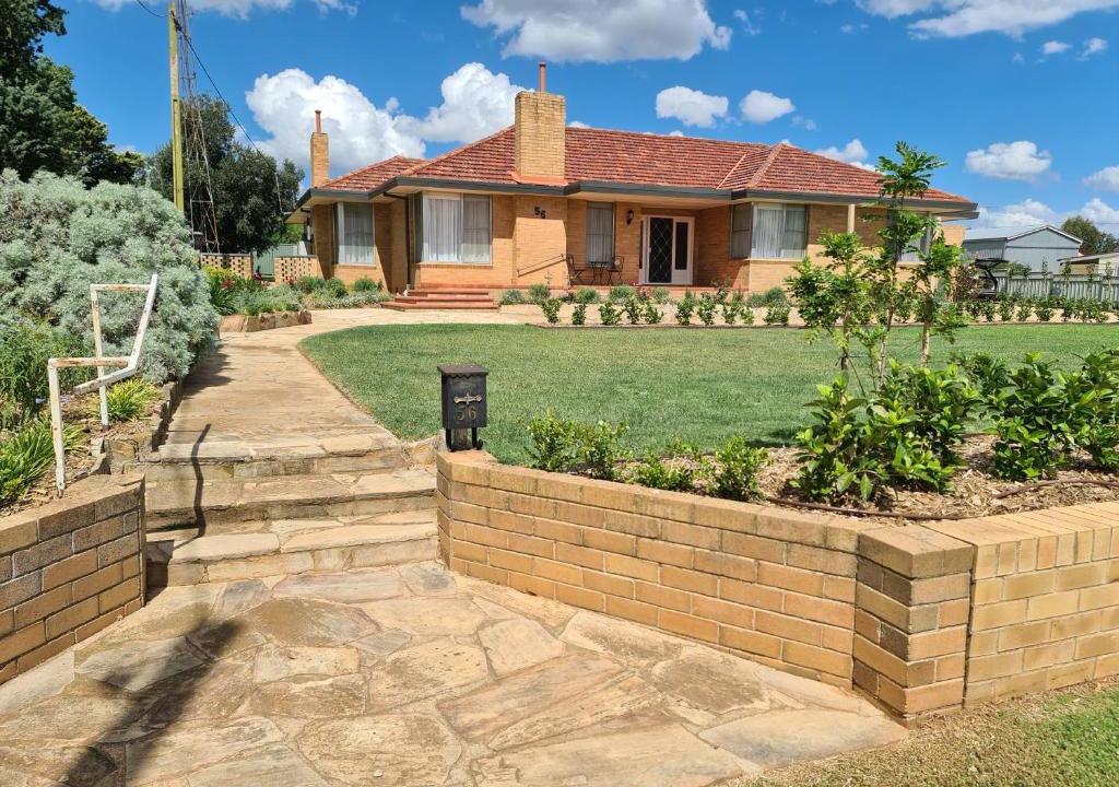 Harden House | Harden Golfers Rest Accommodation