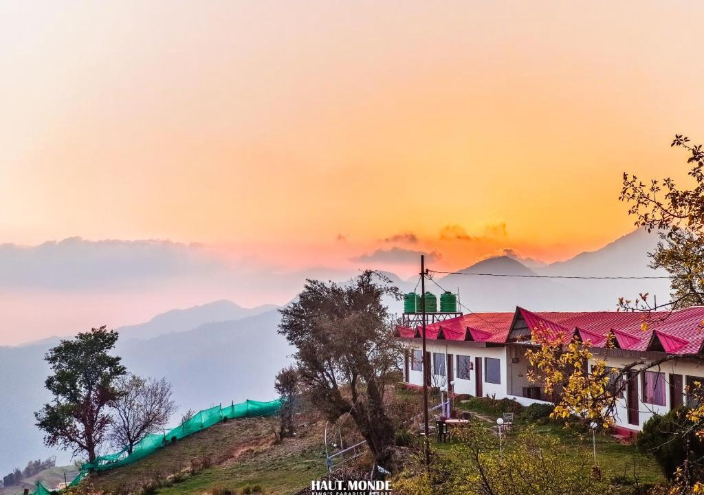 Kanatal Resort | Haut Monde King's Paradise Resort