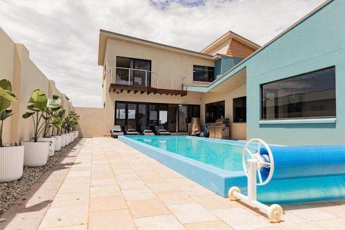 St Helens House | Heated magnesium pool, MTB, family & dog friendly