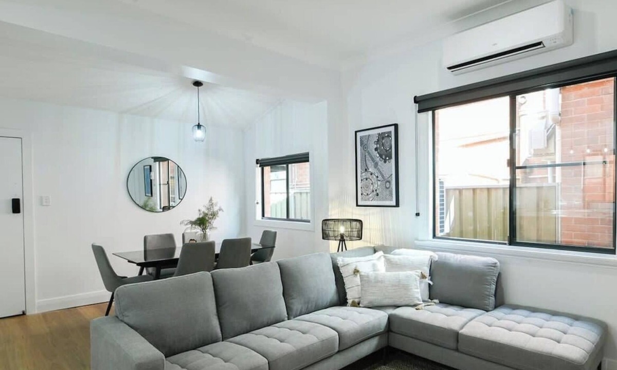 Dubbo Apartment | Hidden CBD Gem - Sleek & Stylish, Sleeps 5
