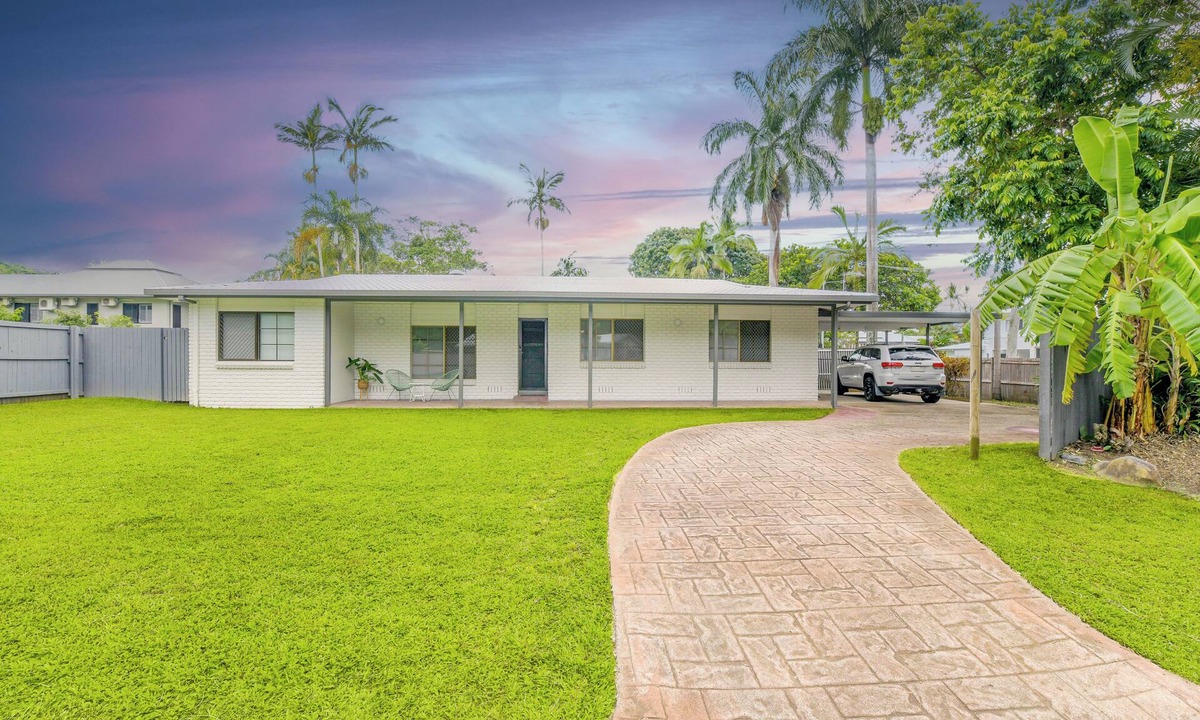 Edge Hill House | Hidden Gem 3BR Home in Cairns Close to Airport, CBD & Attractions