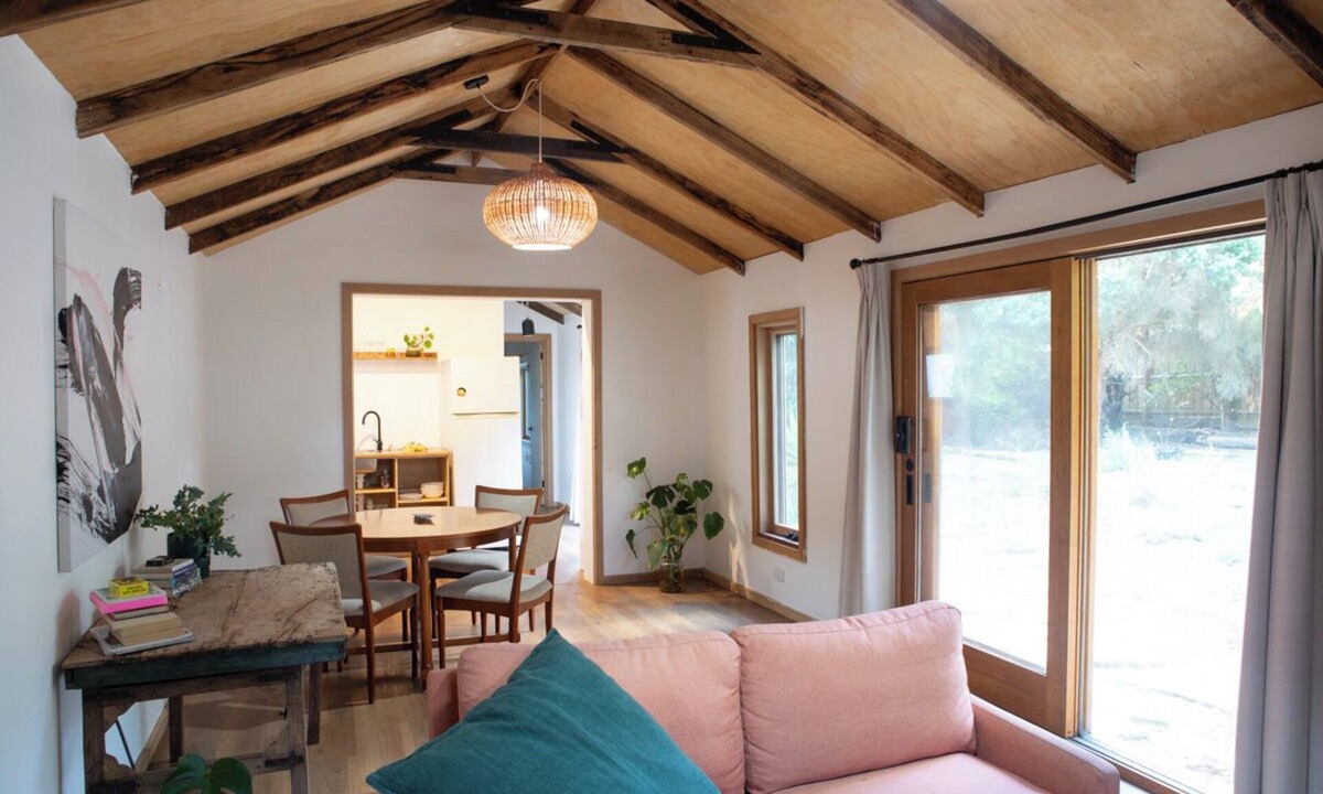 Castlemaine Apartment | Hideaway in central Castlemaine