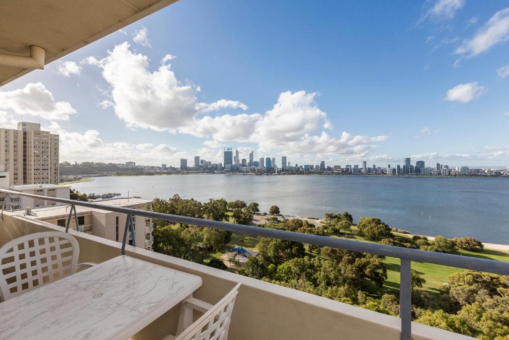 South Perth Apartment | High Tor Apartment 135