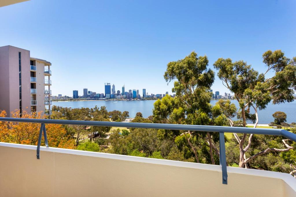 South Perth Apartment | High Tor Apartment 75