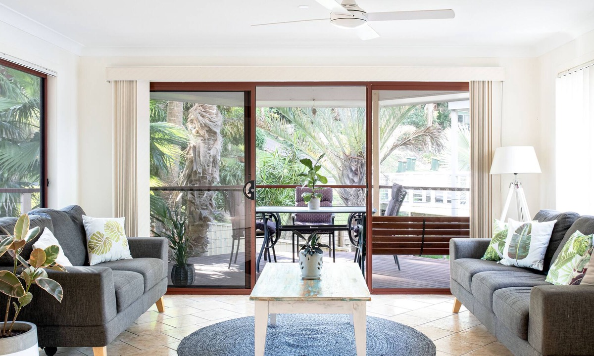 Elizabeth Beach House | Hillside Parade