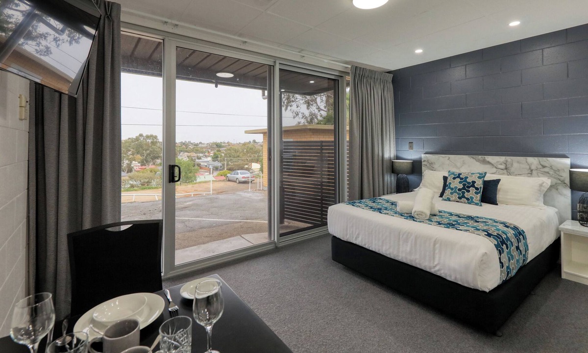 Broken Hill Hotel | Hilltop Motel