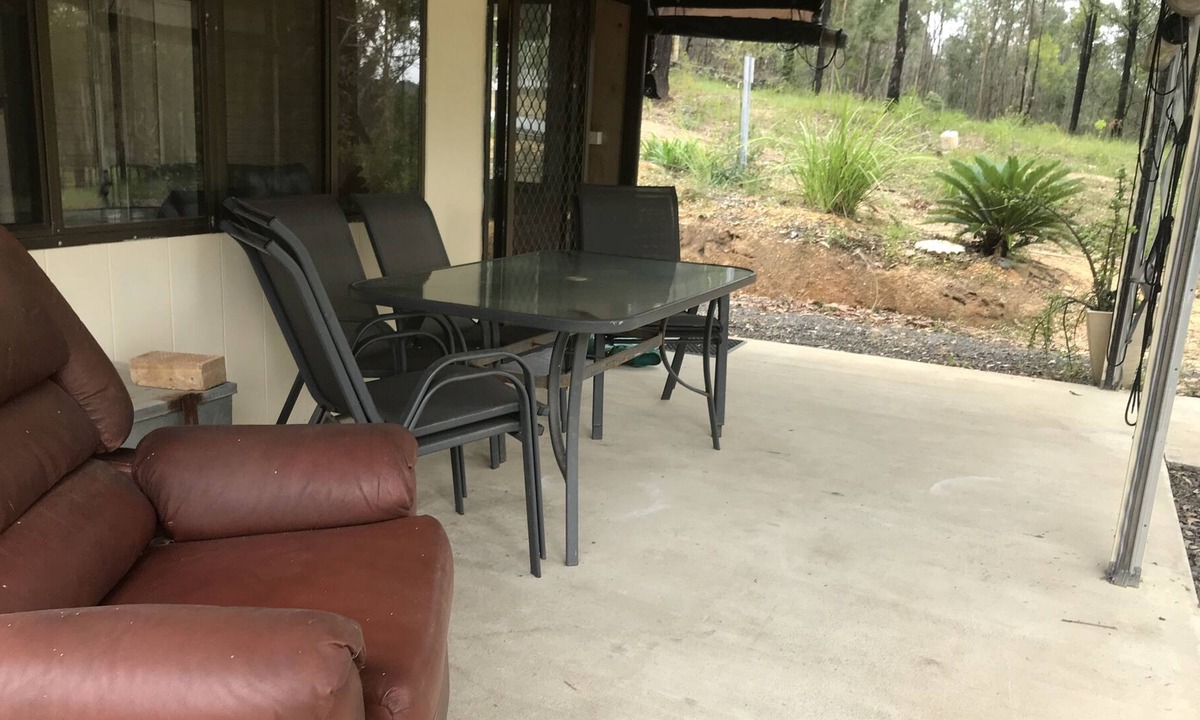 Currowan Cabin | Homely rustic tranquil cabin with picturesque outlook