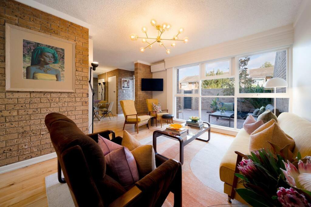 North Adelaide Apartment | Honeyeater Hidden Gem - Stylish Courtyard in the CBD
