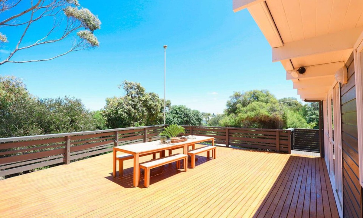 Waterhouse House | 'Honeyton' - devine property located in the sought-after Hoopers Beach area.