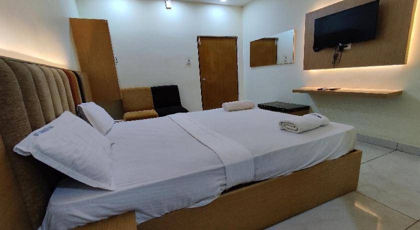 Vijayawada Hotel | Hotel ∙ 3 guests