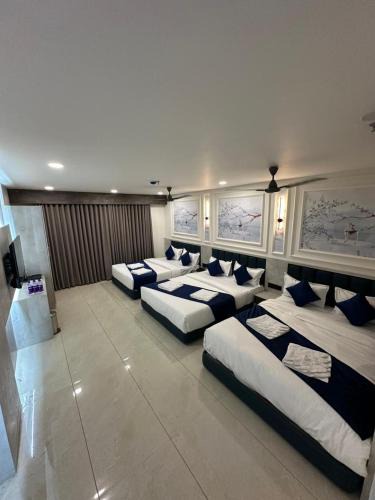 Dwarka Hotel | Hotel Crown