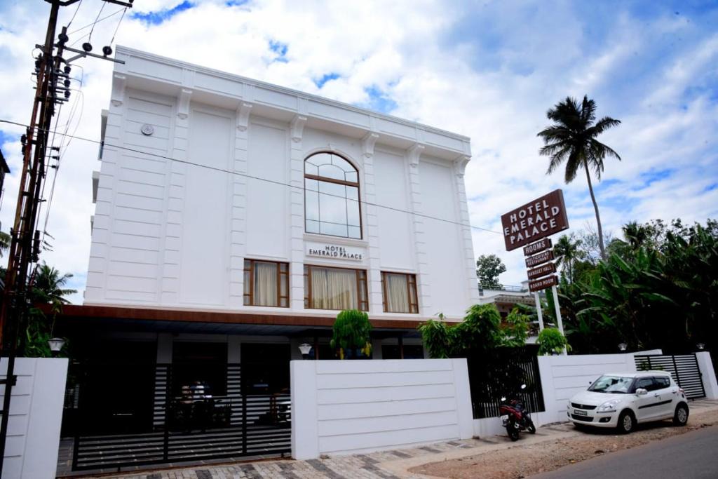 Quilon Hotel | HOTEL EMERALD PALACE