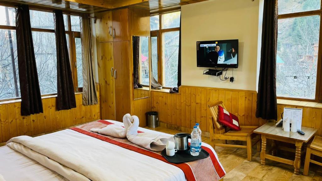 New Manali Apartment | Hotel Hill Top Terrace View On Mall Road Manali