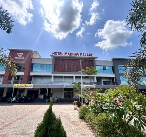 Surat District Hotel | Hotel Madhav Palace