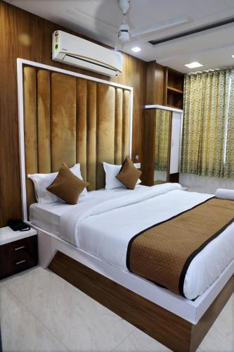 Tonk Road Hotel | Hotel Om Elegance