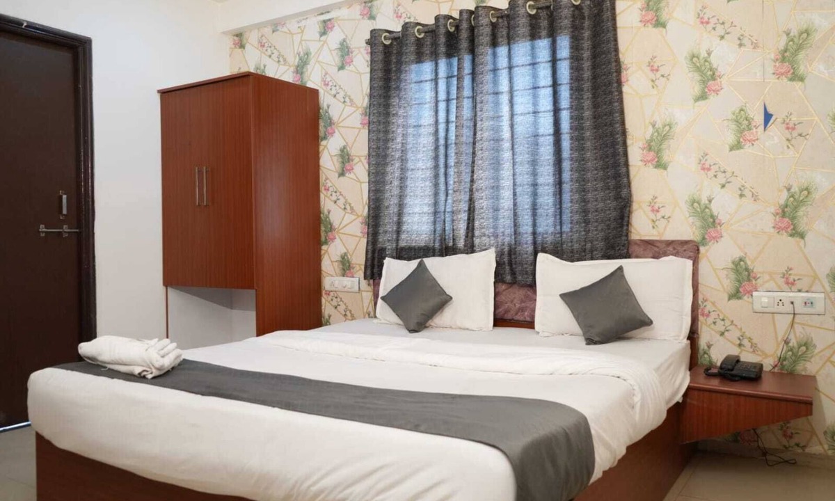 Indore Hotel | Hotel The Cozy Stay