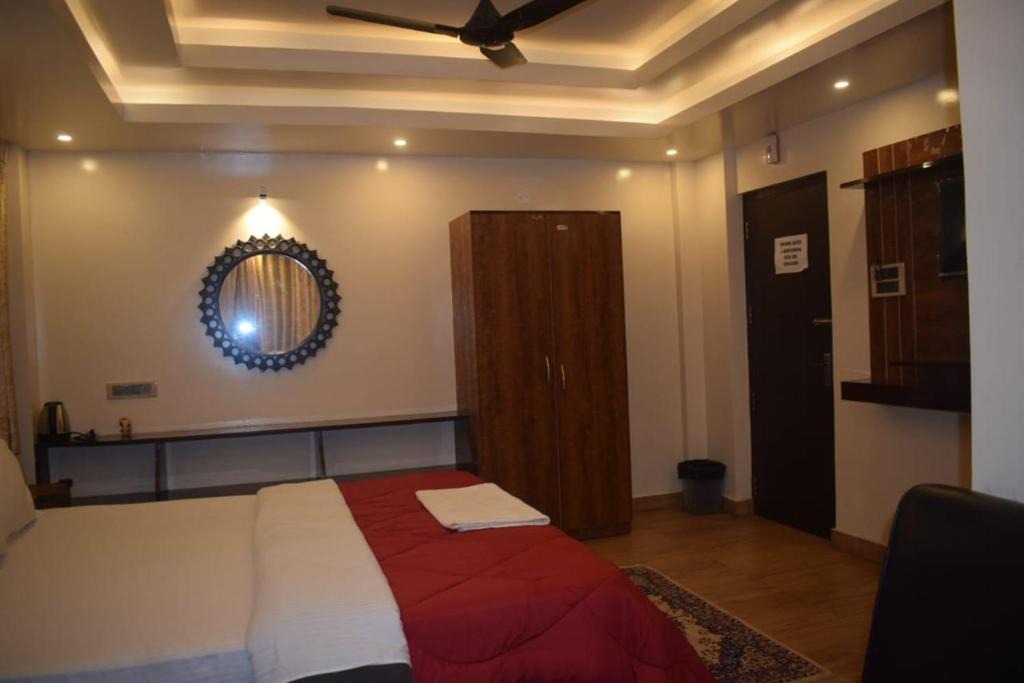 Krishnanagar Hotel | HOTEL THE PRIMIUM ( RASHIK BANGALI )