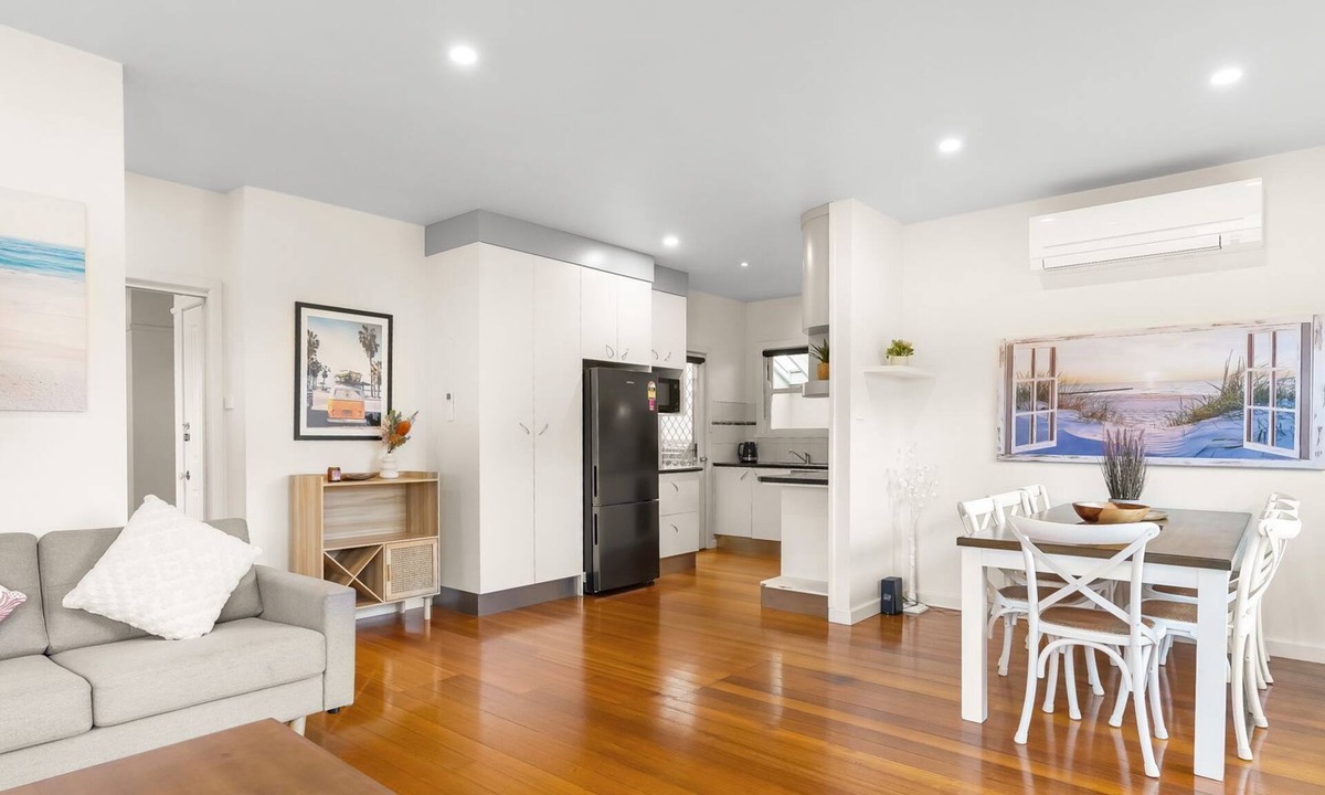 Warrnambool House | Hotham Heights - Comfortable 3 bedroom home