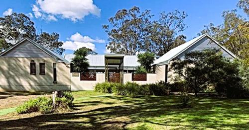 Pokolbin House | Huge house Your Hunter Valley Wine Staycation !