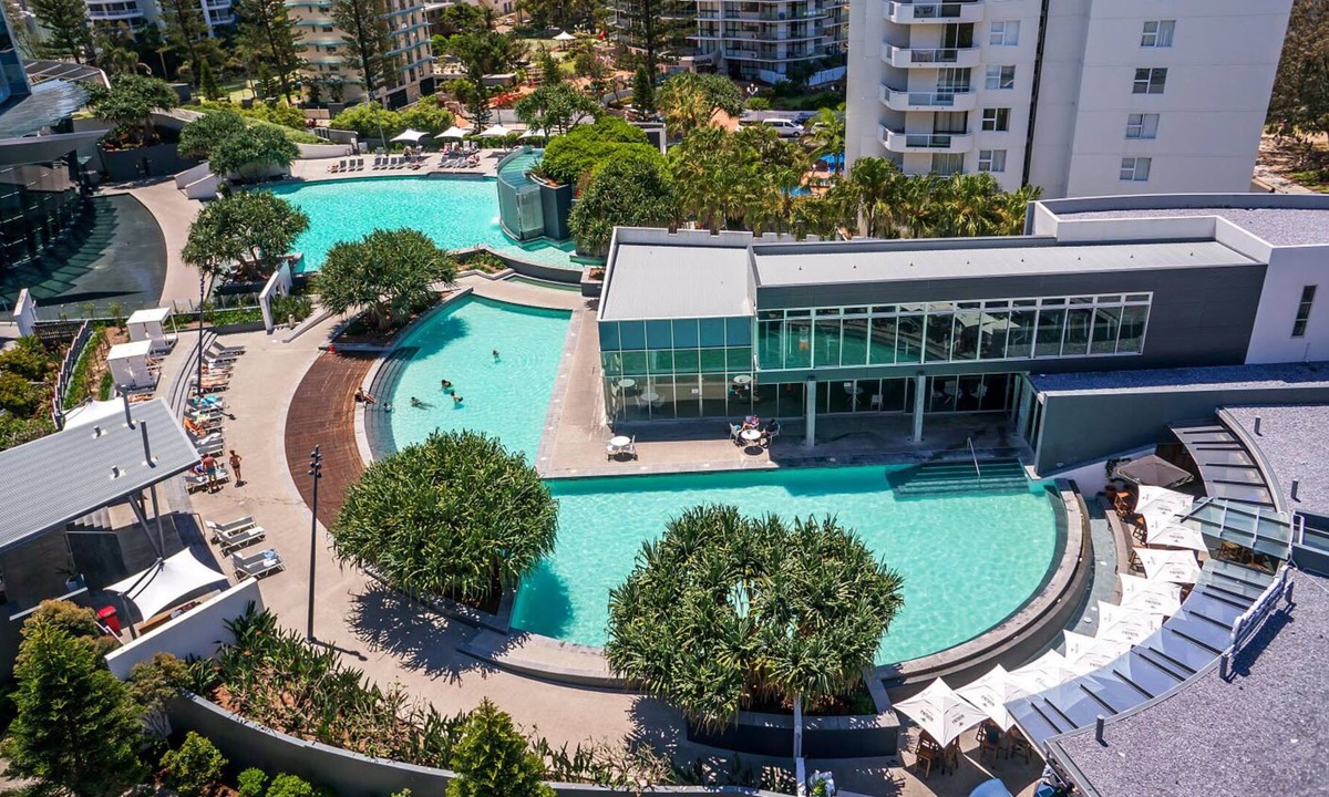 Gold Coast Apartment | Iconic Q1 - Central Location- Parking- Spa - Pool