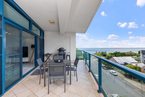 Darwin City Centre Apartment | Ideal CBD Location with Harbour Views Pool Gym & BBQ