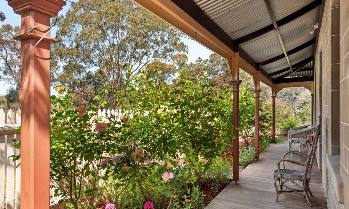West Bendigo House | Idyllic, peaceful and historical "Coath Cottage" minutes from Bendigo's CBD